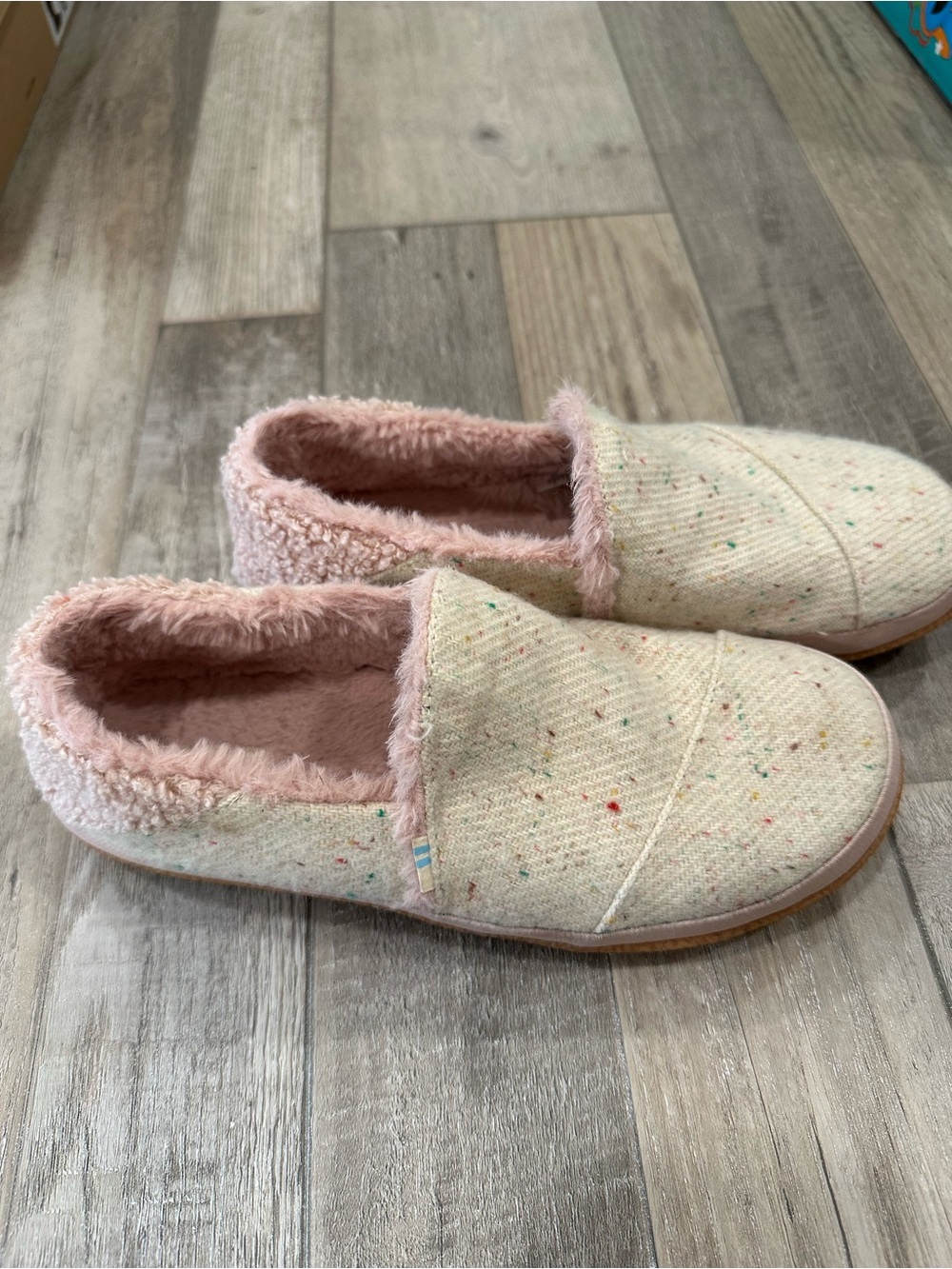 Toms Cream Speckled Slip-On Slippers with Pink Plush Lining